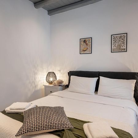Caper-2 Bedroom Traditional Home With Amazing View Nausa Exteriér fotografie